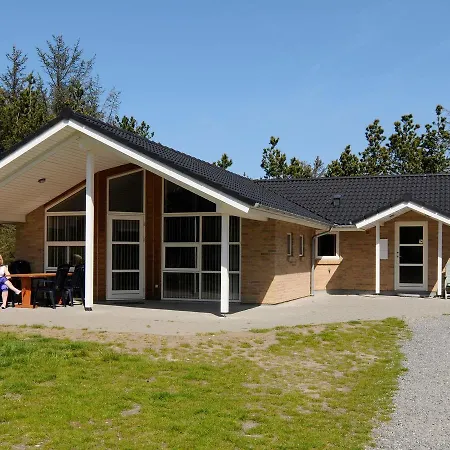 Five Bedroom Holiday In 6 Feriehus Blåvand