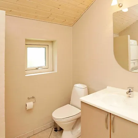Feriehus Five Bedroom Holiday In 6 Blåvand