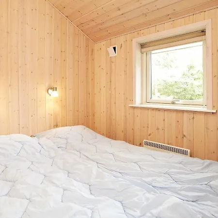 Five Bedroom Holiday In 6 * Blåvand
