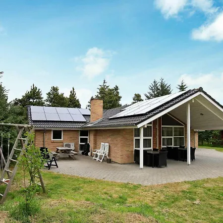 Five Bedroom Holiday In 6 *